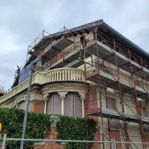 Ponteggiatura abitazione Massa Carrara Via Ascoli Edificio Storico 2