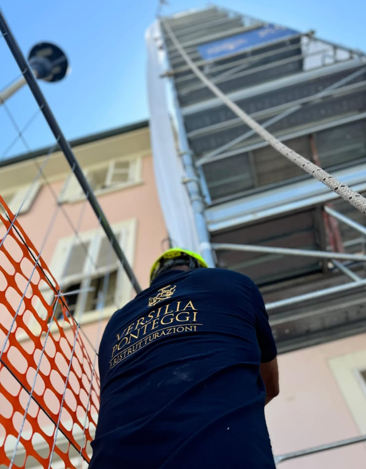 Cantiere Versilia Ponteggi in azione